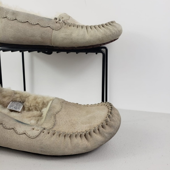UGG Australia Woman's slippers
beige
Size 6 - Picture 9 of 12